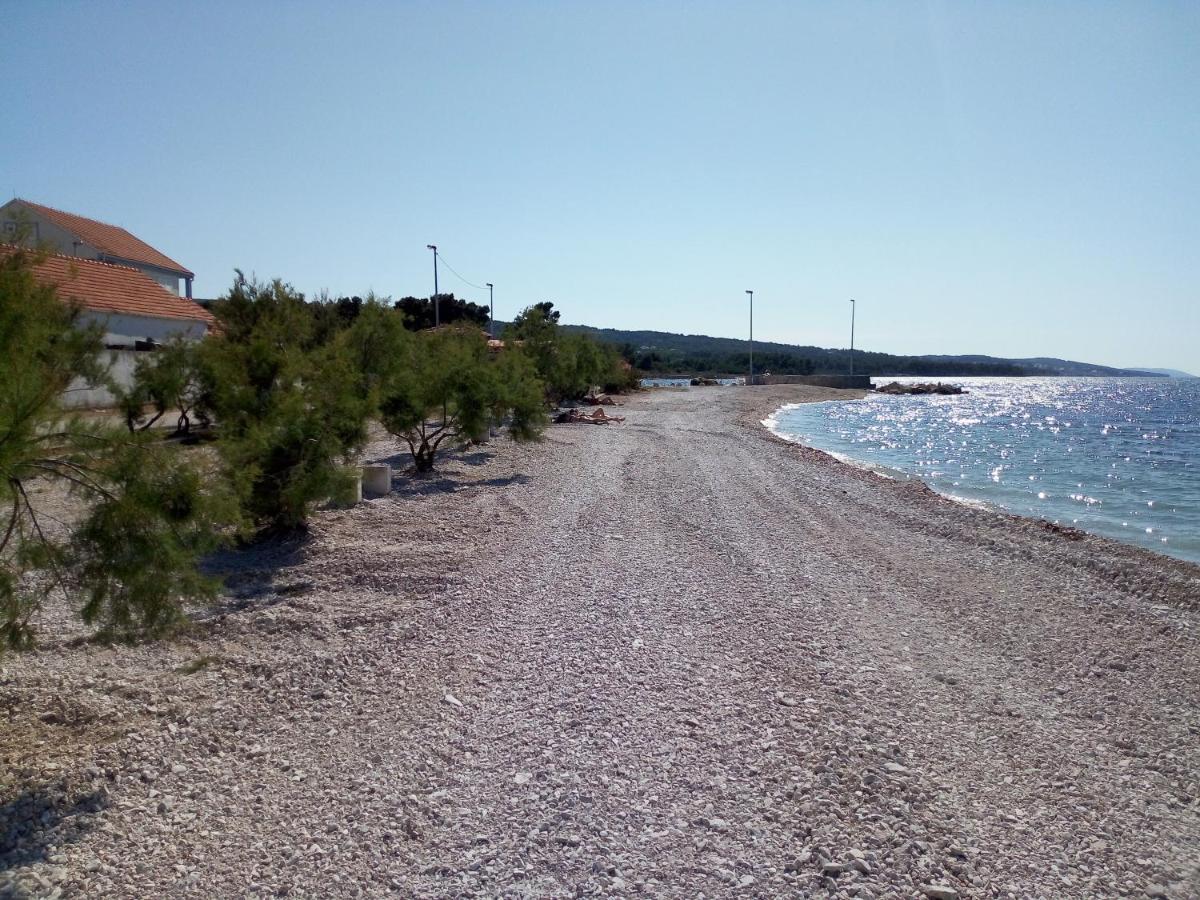 Apartments Zvonimir,Place By The Sea Mirce Екстериор снимка