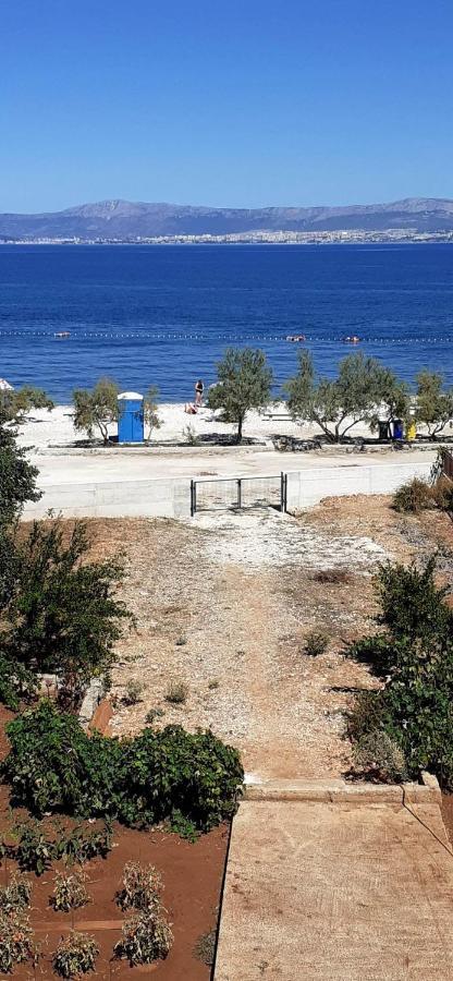Apartments Zvonimir,Place By The Sea Mirce Екстериор снимка