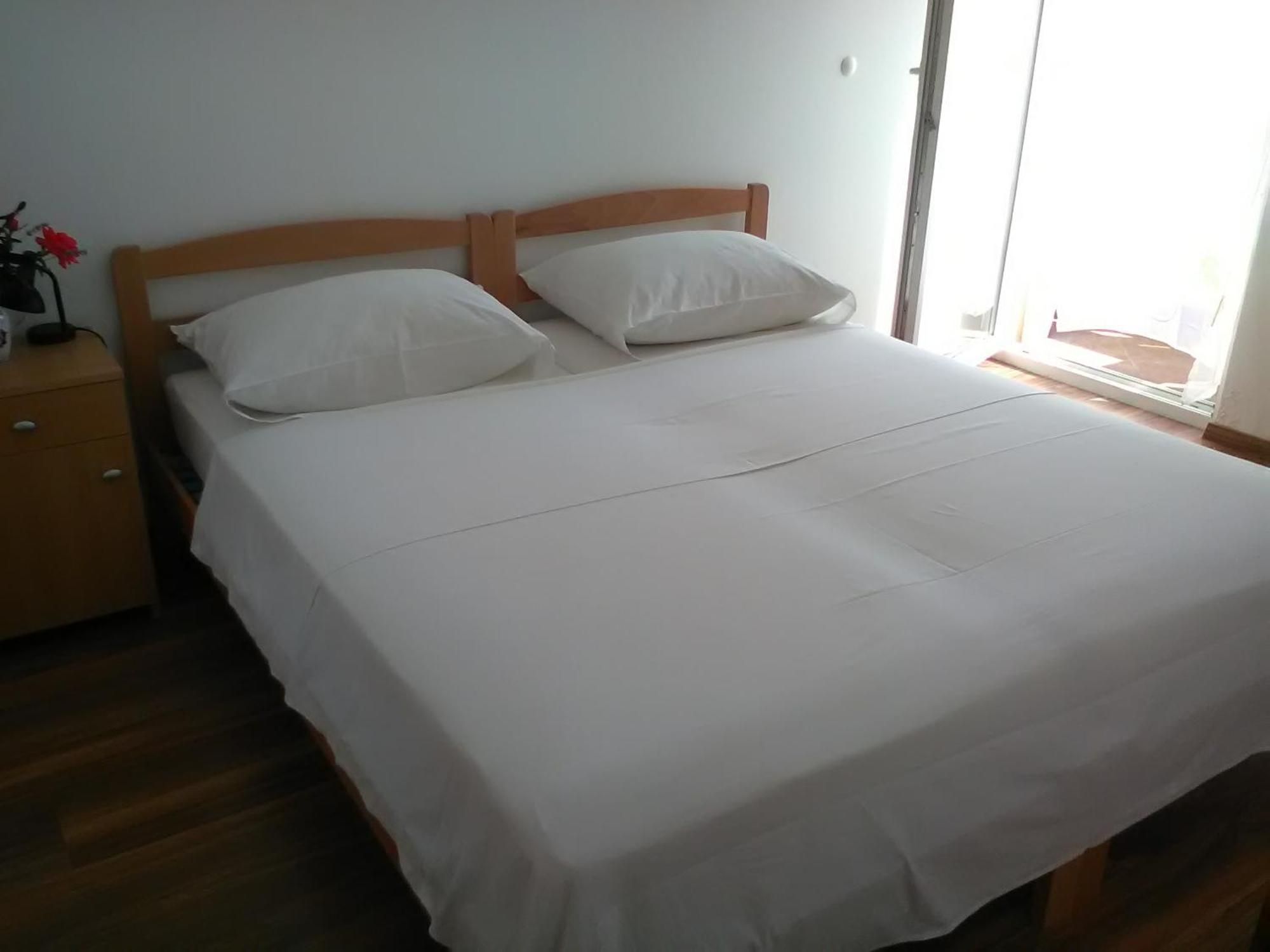 Apartments Zvonimir,Place By The Sea Mirce Екстериор снимка