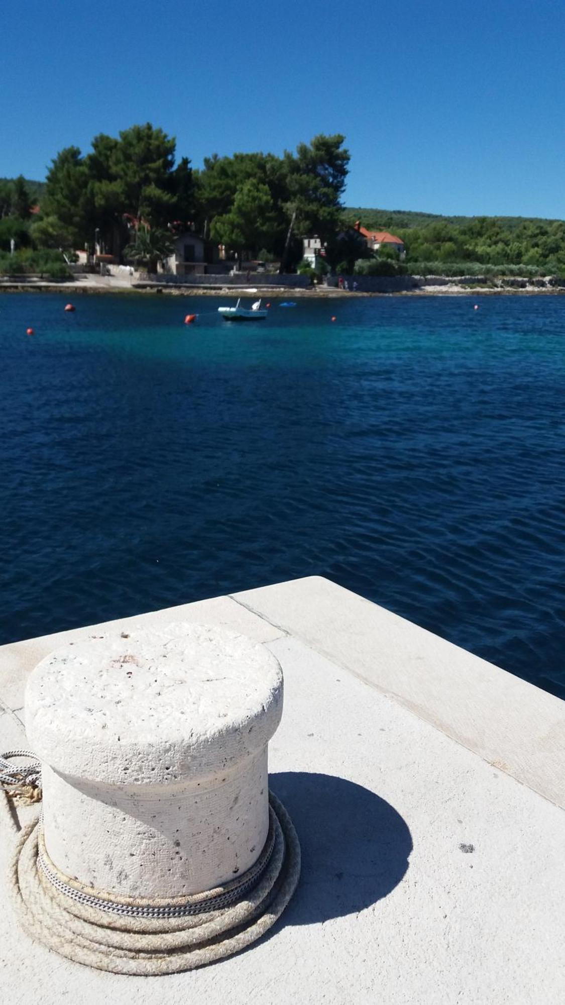 Apartments Zvonimir,Place By The Sea Mirce Екстериор снимка