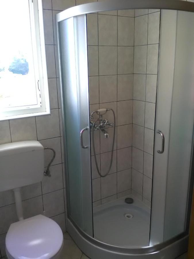 Apartments Zvonimir,Place By The Sea Mirce Екстериор снимка