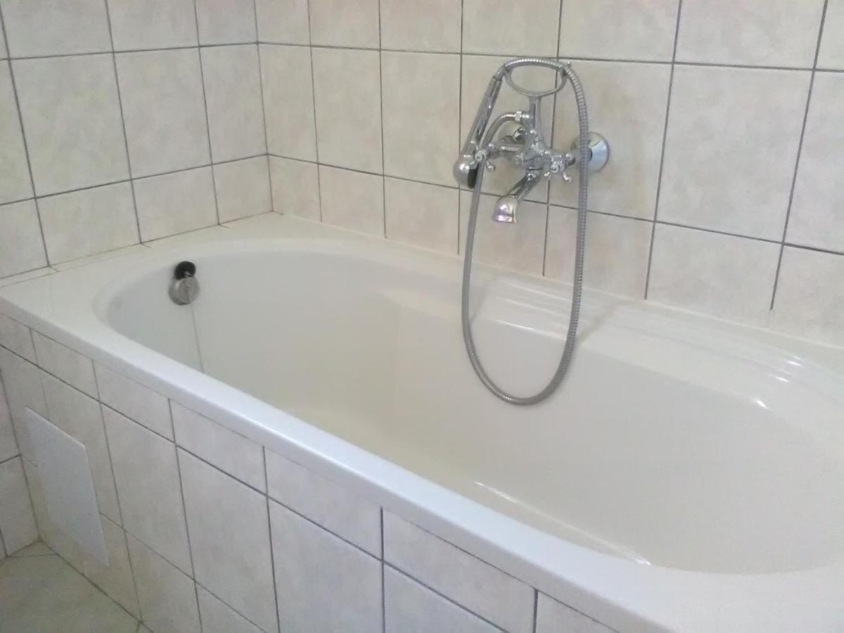 Apartments Zvonimir,Place By The Sea Mirce Екстериор снимка
